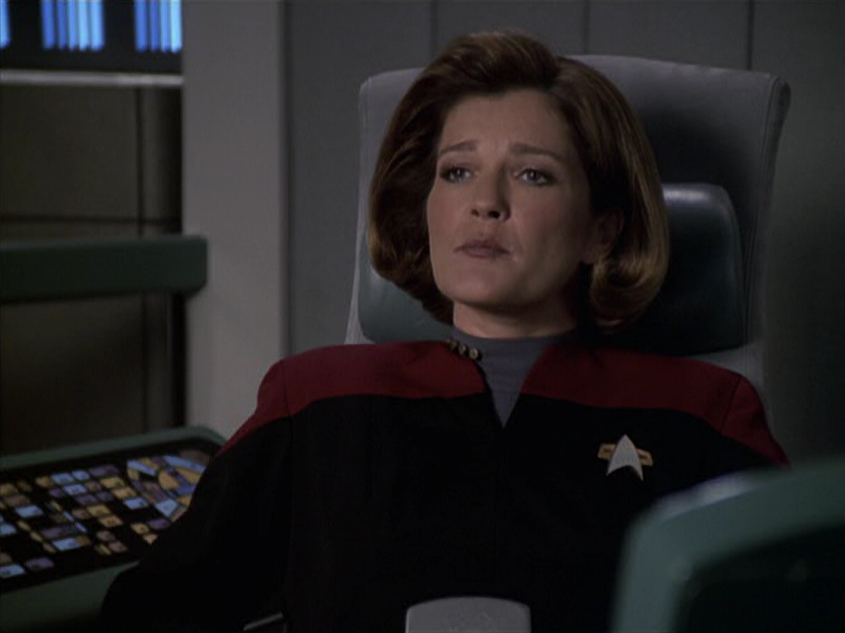 extant_StarTrek_VOY_6x11-FairHaven_03351.jpg