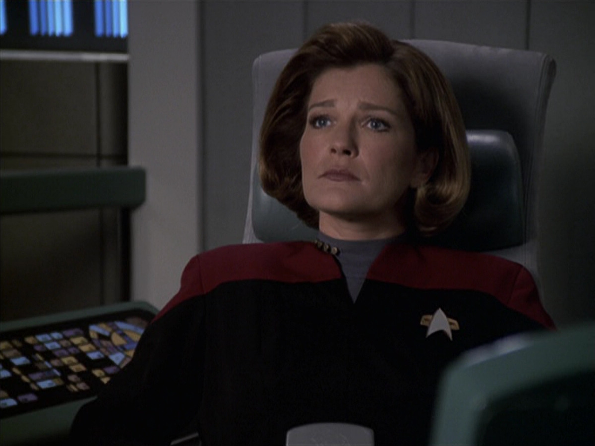 extant_StarTrek_VOY_6x11-FairHaven_03353.jpg