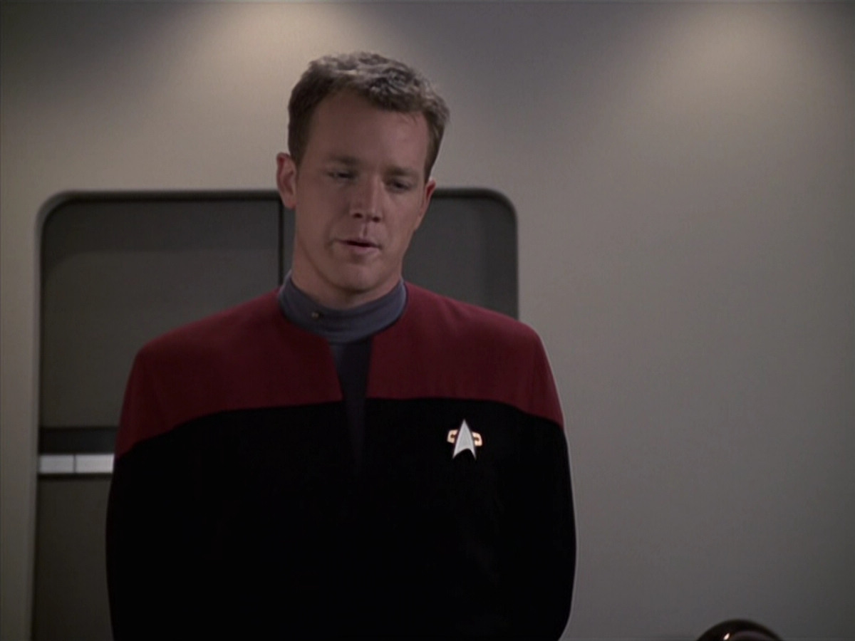 extant_StarTrek_VOY_6x11-FairHaven_03355.jpg