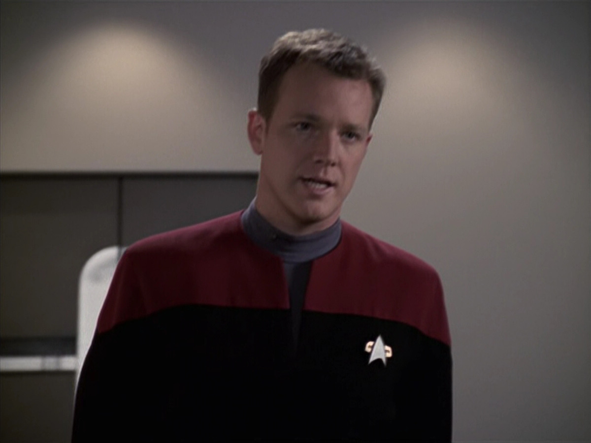extant_StarTrek_VOY_6x11-FairHaven_03356.jpg