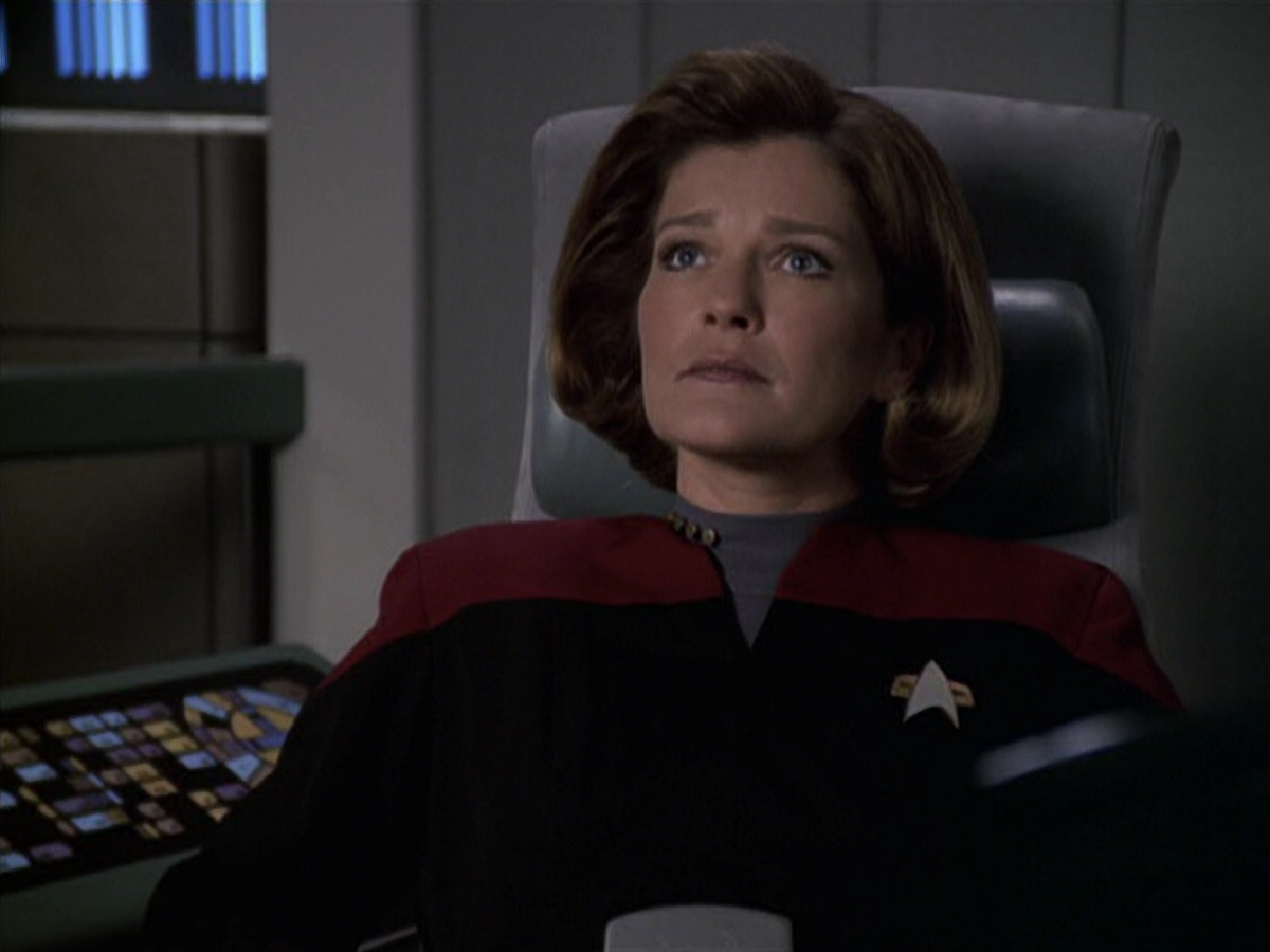 extant_StarTrek_VOY_6x11-FairHaven_03361.jpg