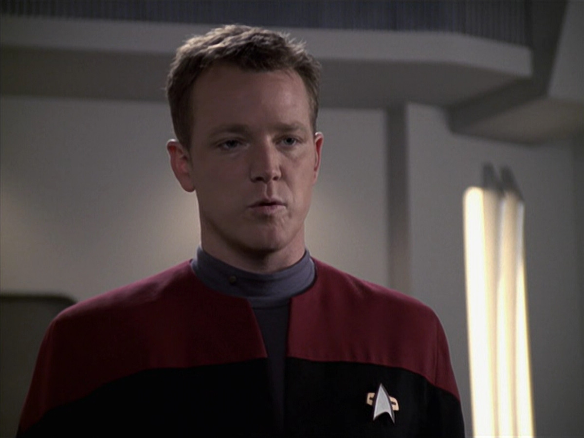 extant_StarTrek_VOY_6x11-FairHaven_03363.jpg
