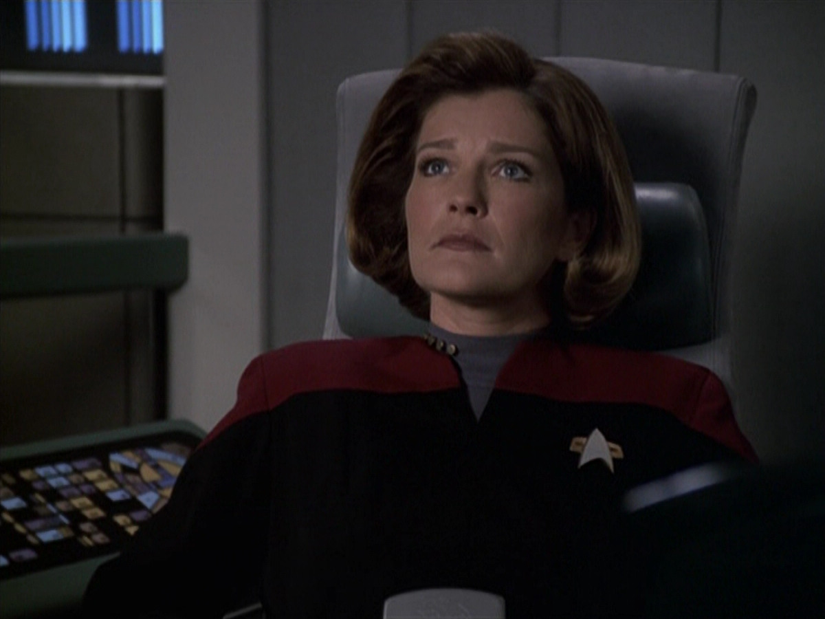 extant_StarTrek_VOY_6x11-FairHaven_03364.jpg