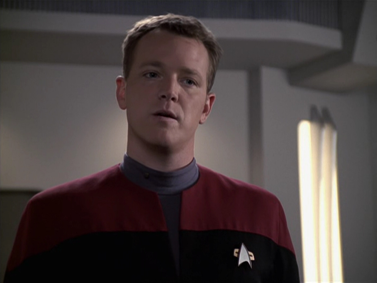 extant_StarTrek_VOY_6x11-FairHaven_03366.jpg