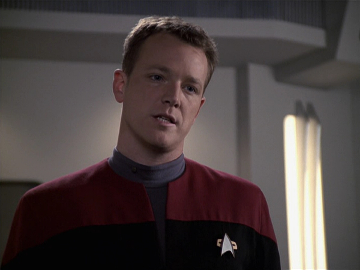 extant_StarTrek_VOY_6x11-FairHaven_03369.jpg