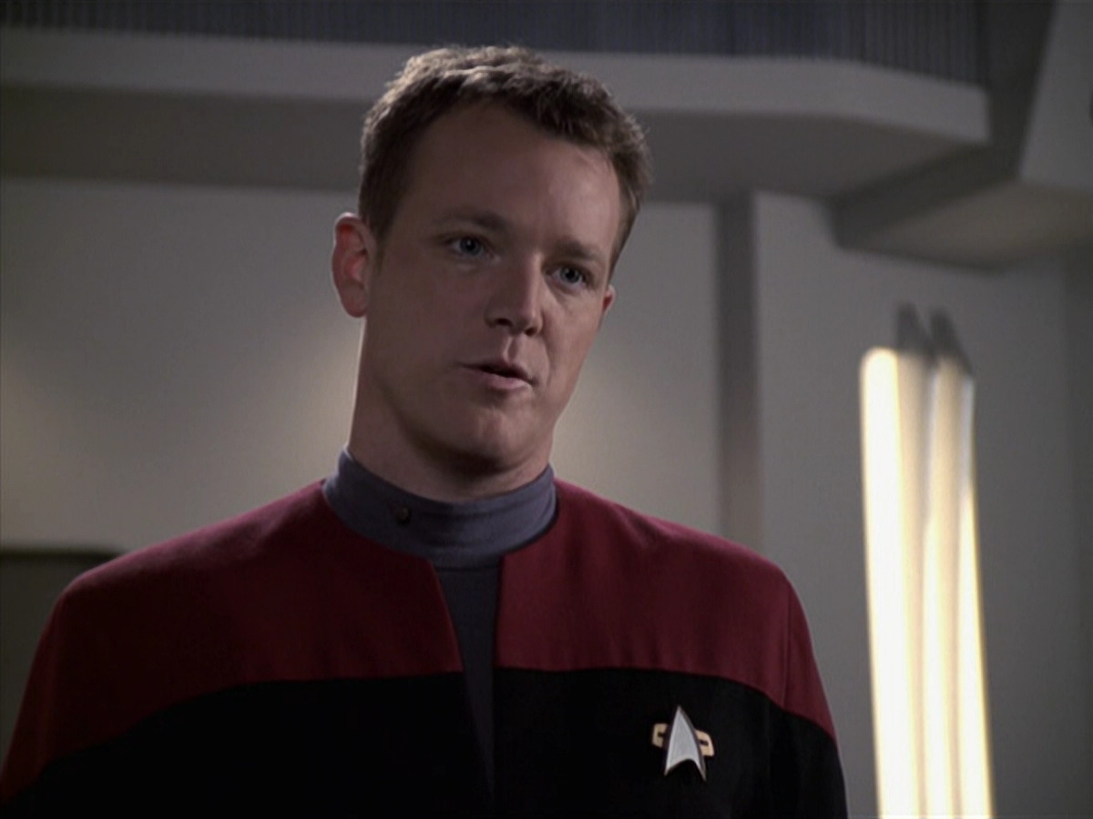 extant_StarTrek_VOY_6x11-FairHaven_03373.jpg