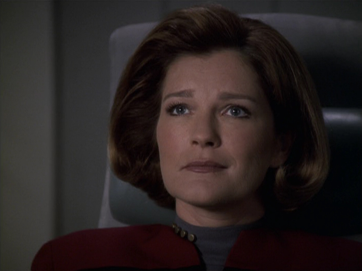 extant_StarTrek_VOY_6x11-FairHaven_03377.jpg