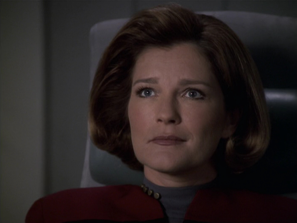extant_StarTrek_VOY_6x11-FairHaven_03379.jpg