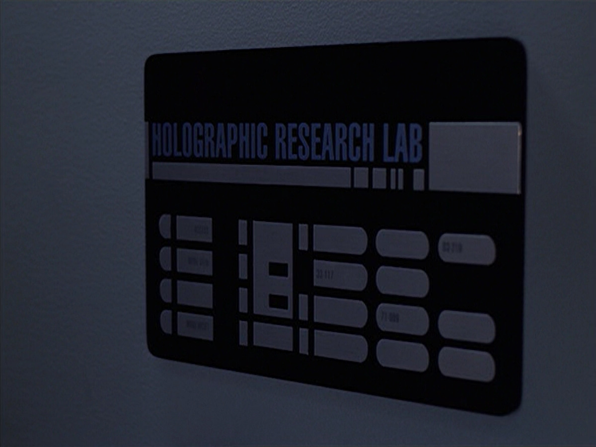 extant_StarTrek_VOY_6x11-FairHaven_03380.jpg