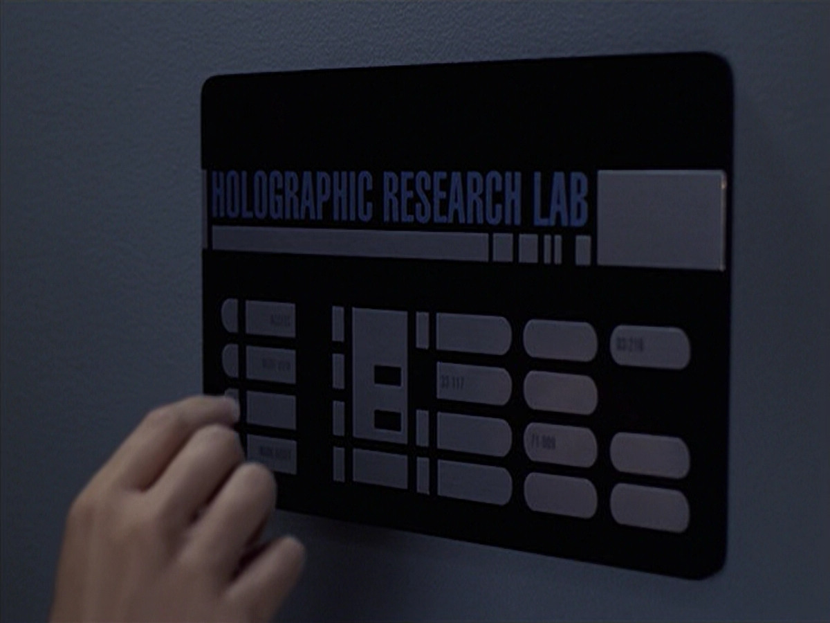 extant_StarTrek_VOY_6x11-FairHaven_03381.jpg