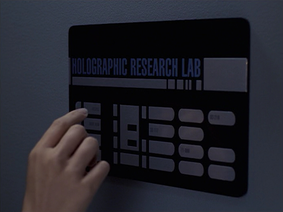 extant_StarTrek_VOY_6x11-FairHaven_03382.jpg