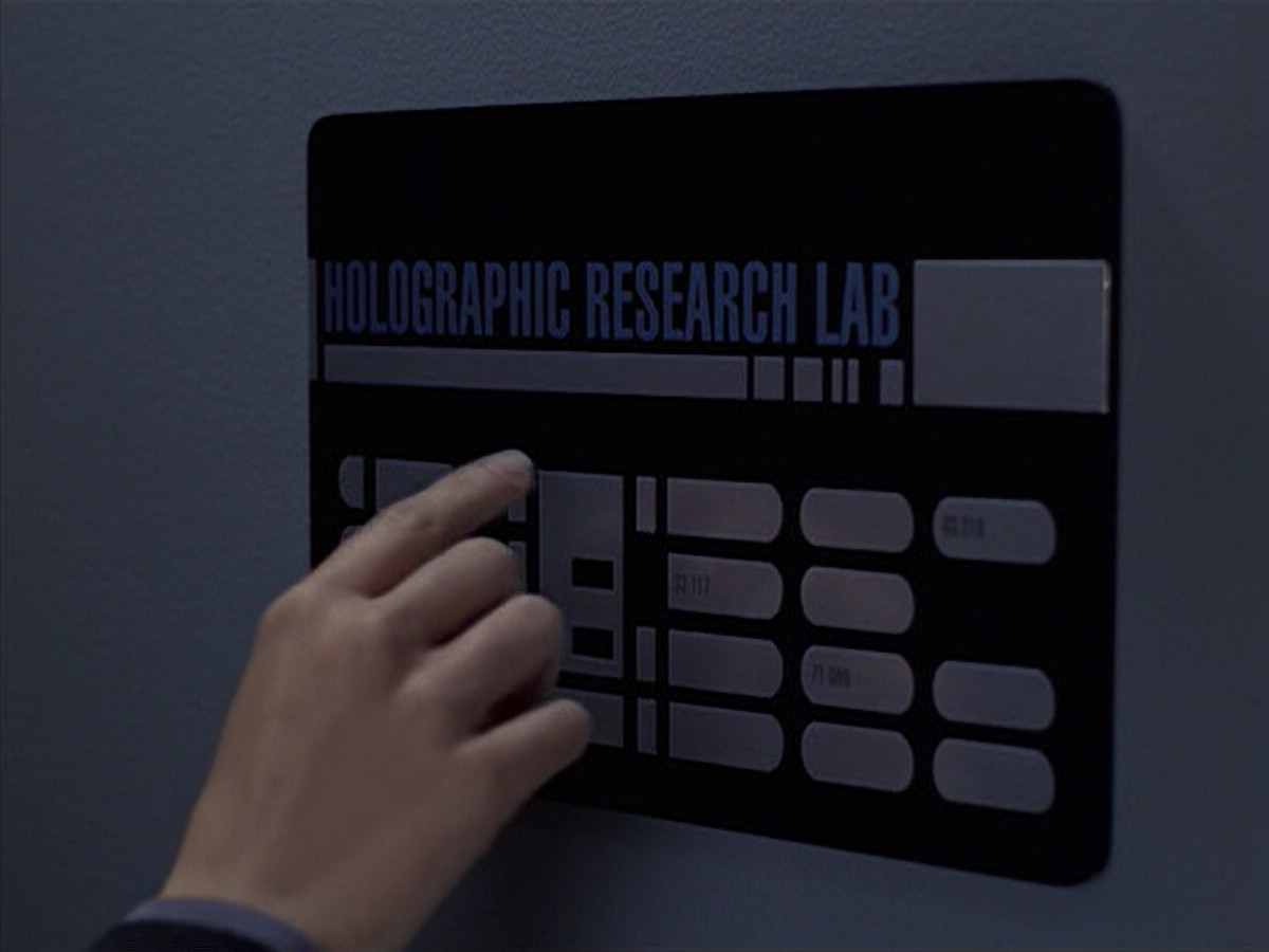 extant_StarTrek_VOY_6x11-FairHaven_03383.jpg