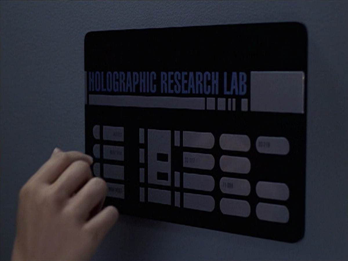 extant_StarTrek_VOY_6x11-FairHaven_03384.jpg