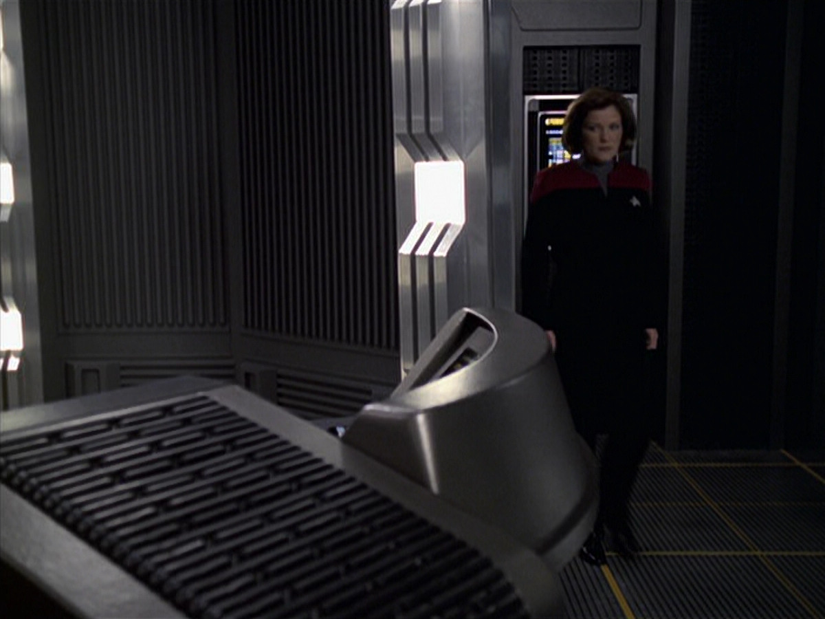 extant_StarTrek_VOY_6x11-FairHaven_03391.jpg