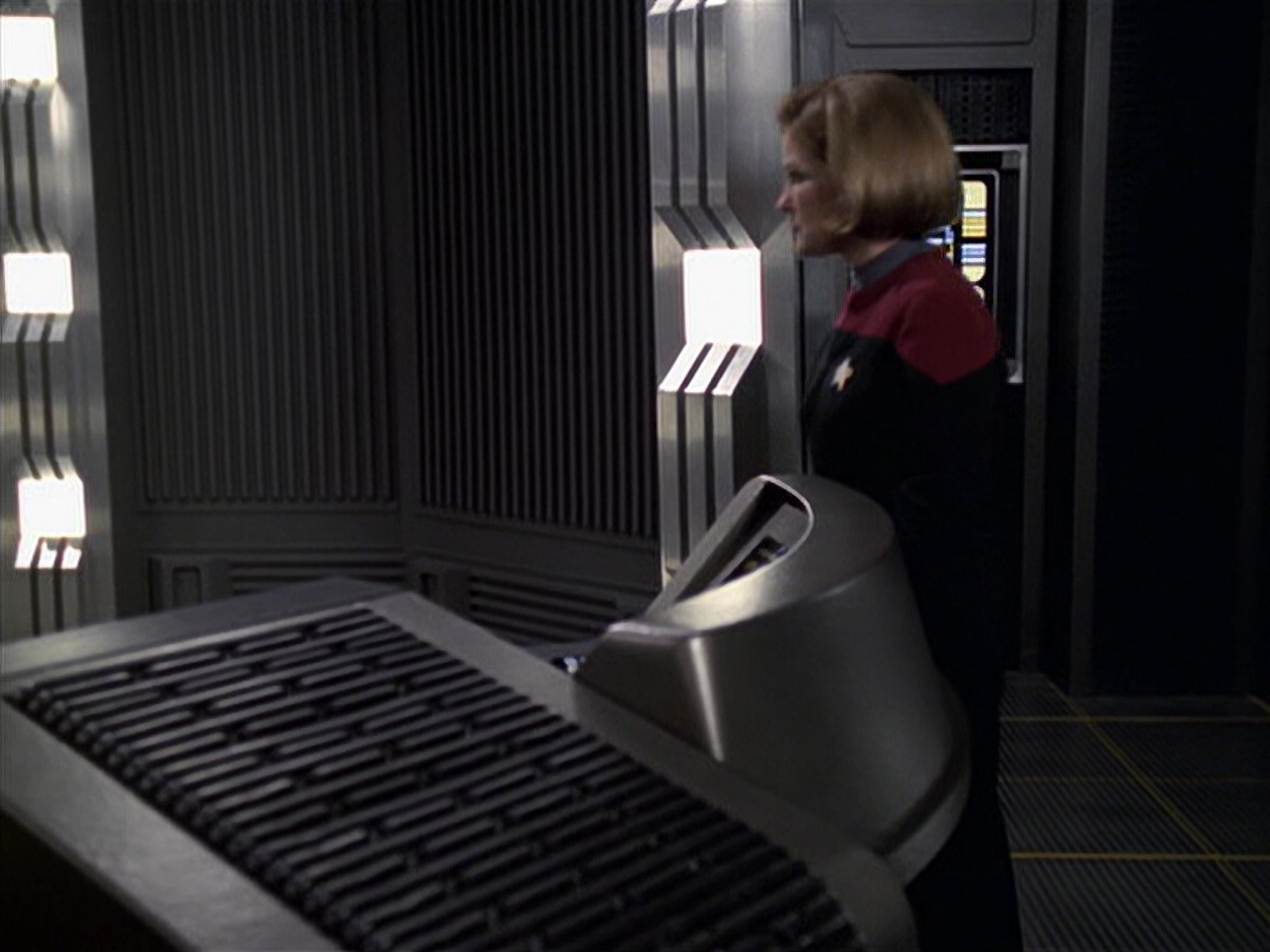 extant_StarTrek_VOY_6x11-FairHaven_03394.jpg