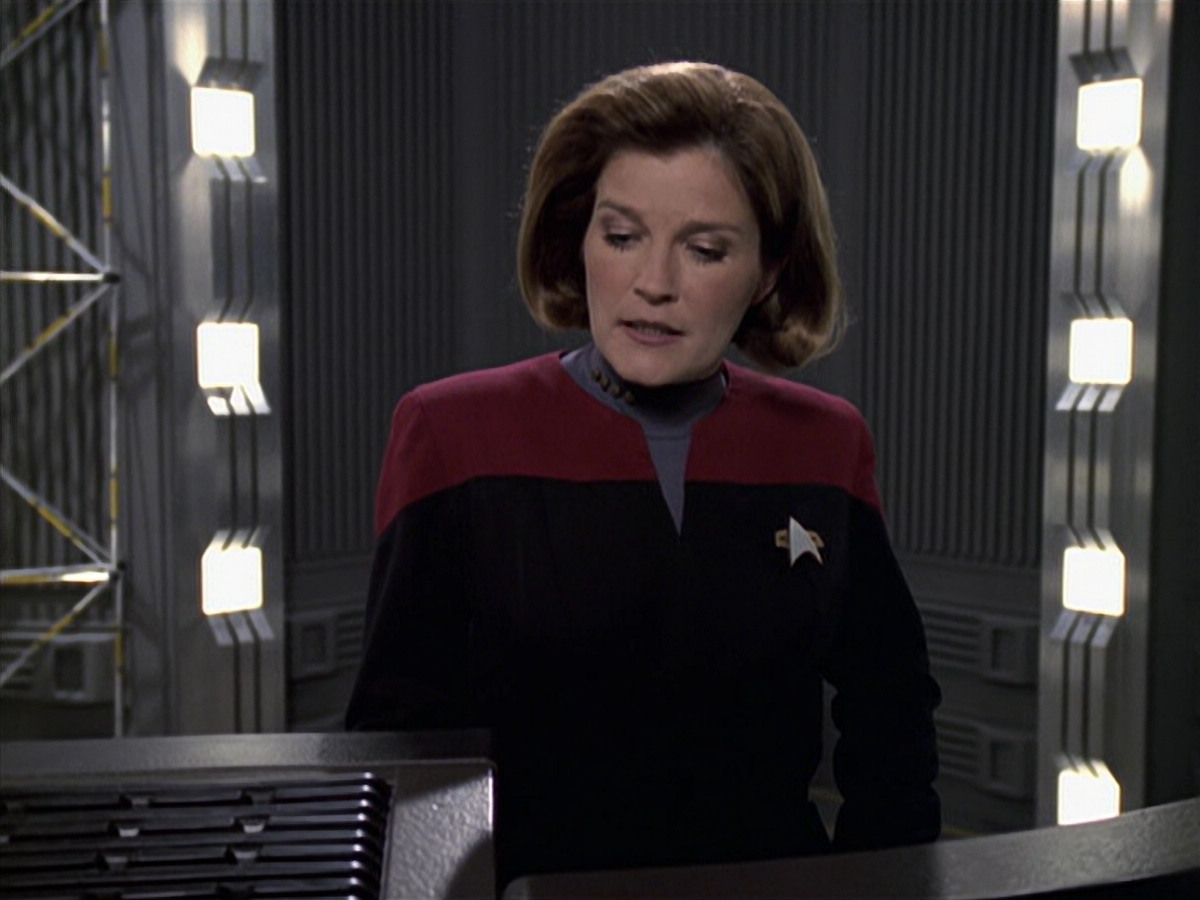 extant_StarTrek_VOY_6x11-FairHaven_03409.jpg