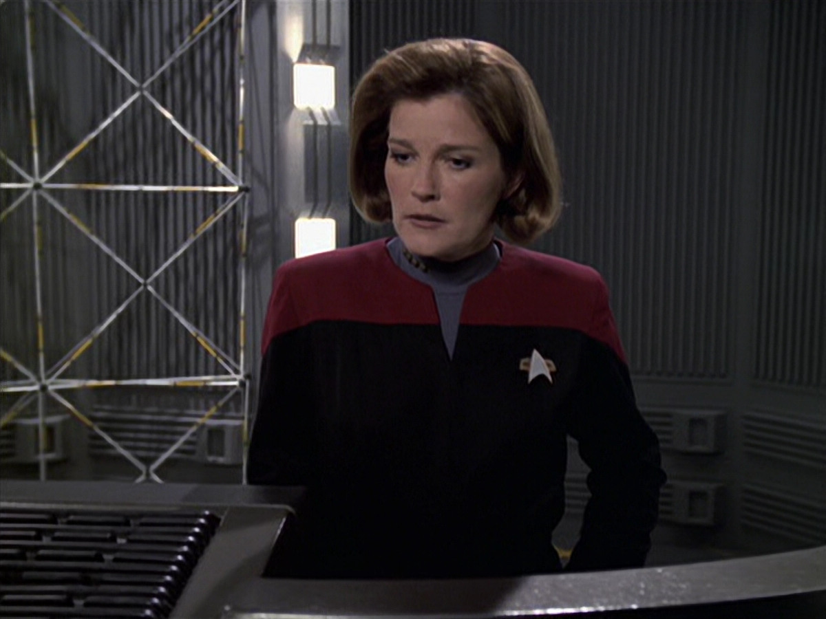 extant_StarTrek_VOY_6x11-FairHaven_03412.jpg