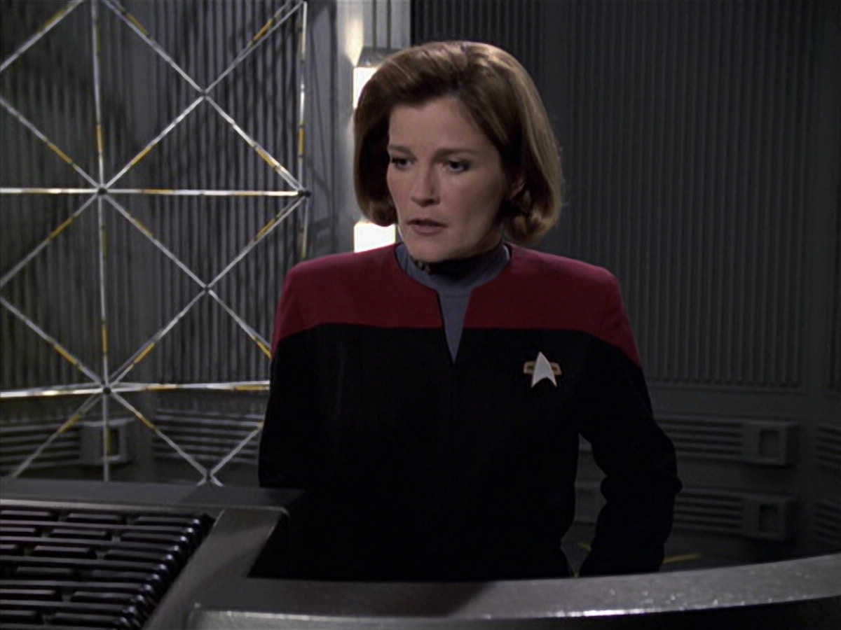 extant_StarTrek_VOY_6x11-FairHaven_03413.jpg