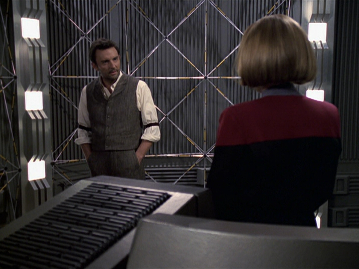 extant_StarTrek_VOY_6x11-FairHaven_03428.jpg