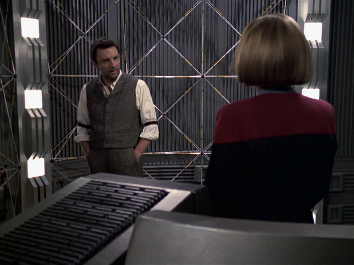 extant_StarTrek_VOY_6x11-FairHaven_03429.jpg