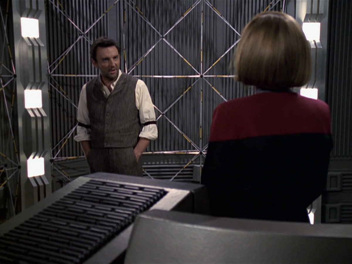 extant_StarTrek_VOY_6x11-FairHaven_03431.jpg