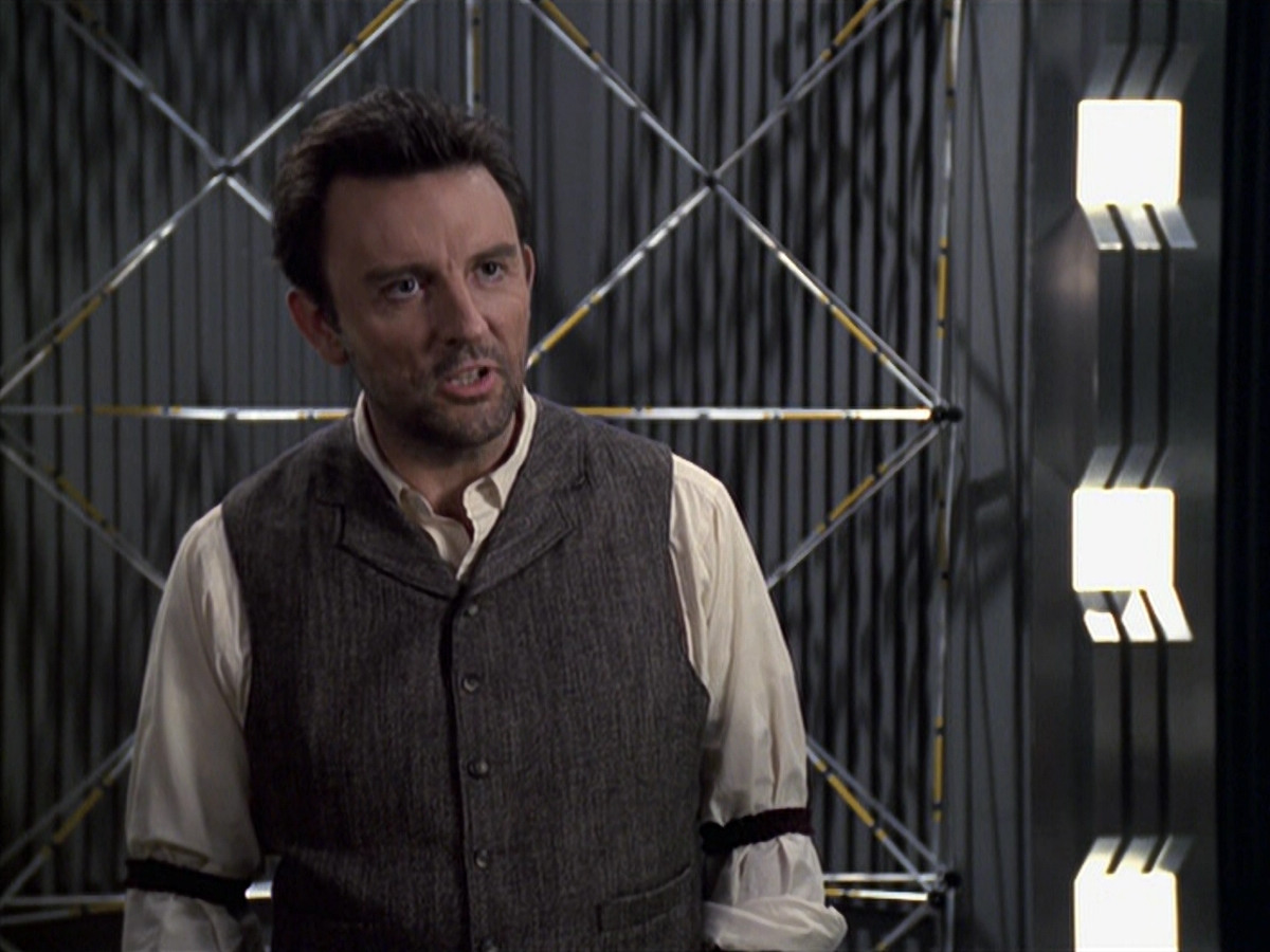 extant_StarTrek_VOY_6x11-FairHaven_03436.jpg