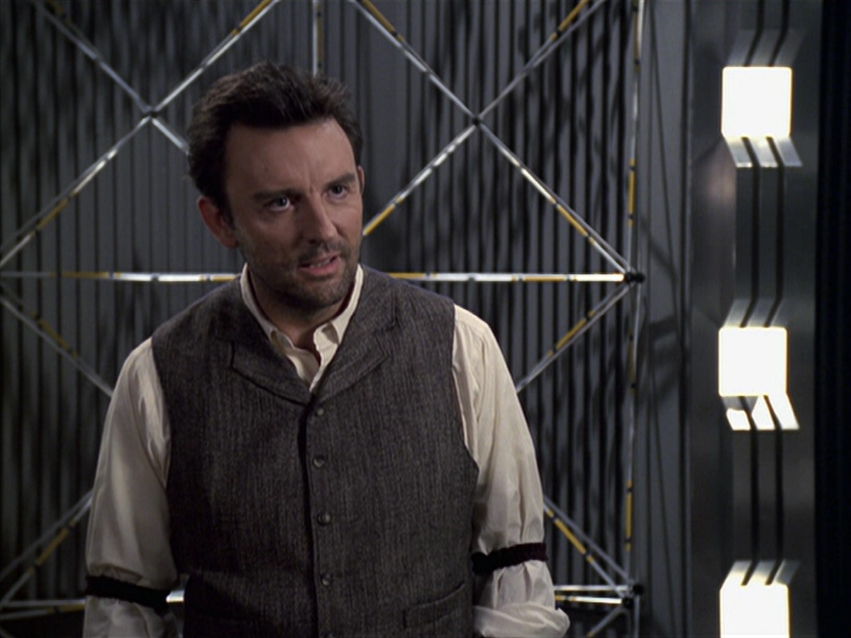 extant_StarTrek_VOY_6x11-FairHaven_03437.jpg