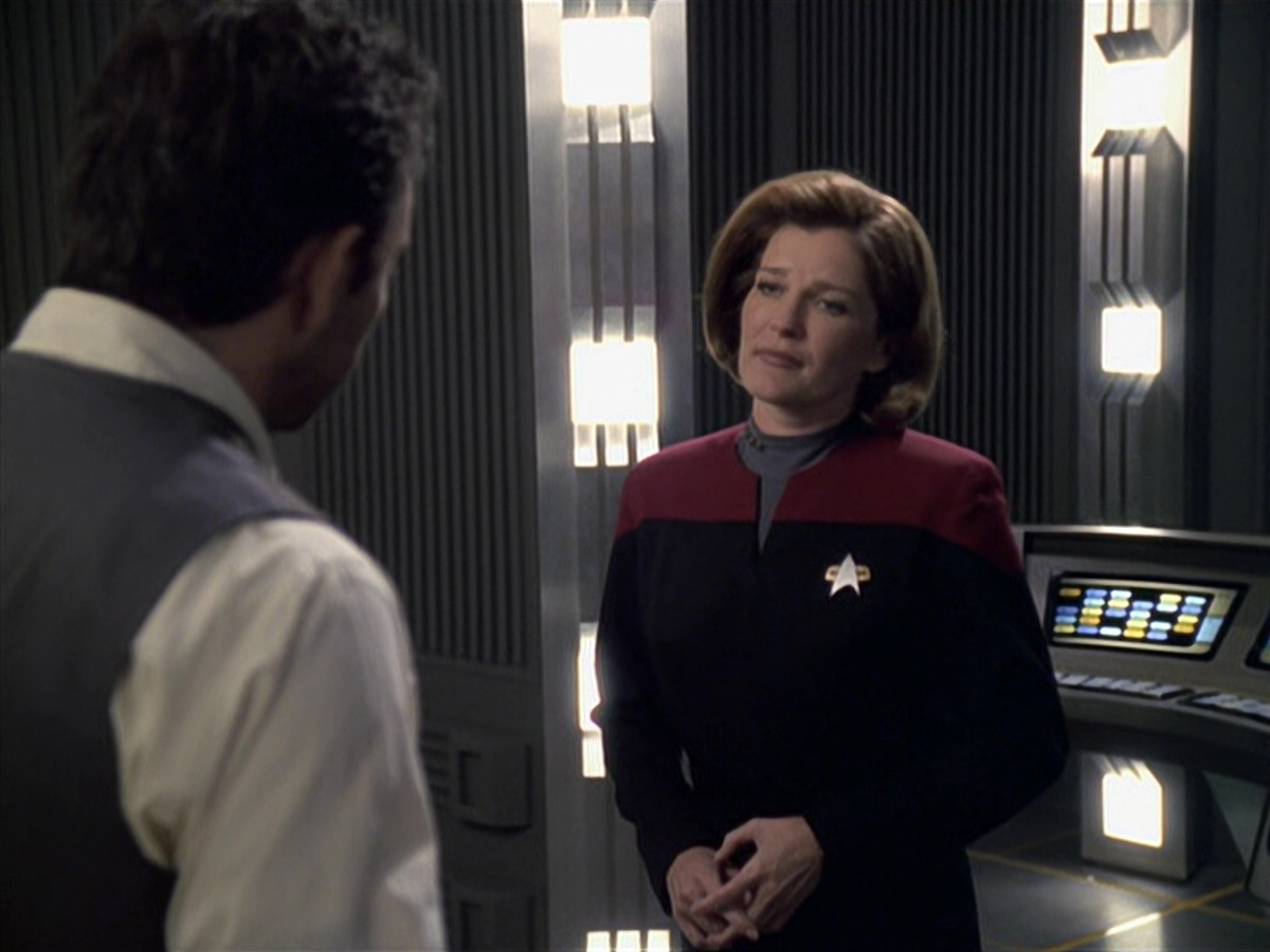 extant_StarTrek_VOY_6x11-FairHaven_03446.jpg