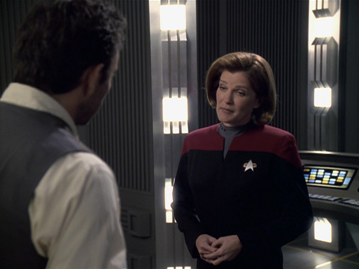 extant_StarTrek_VOY_6x11-FairHaven_03447.jpg