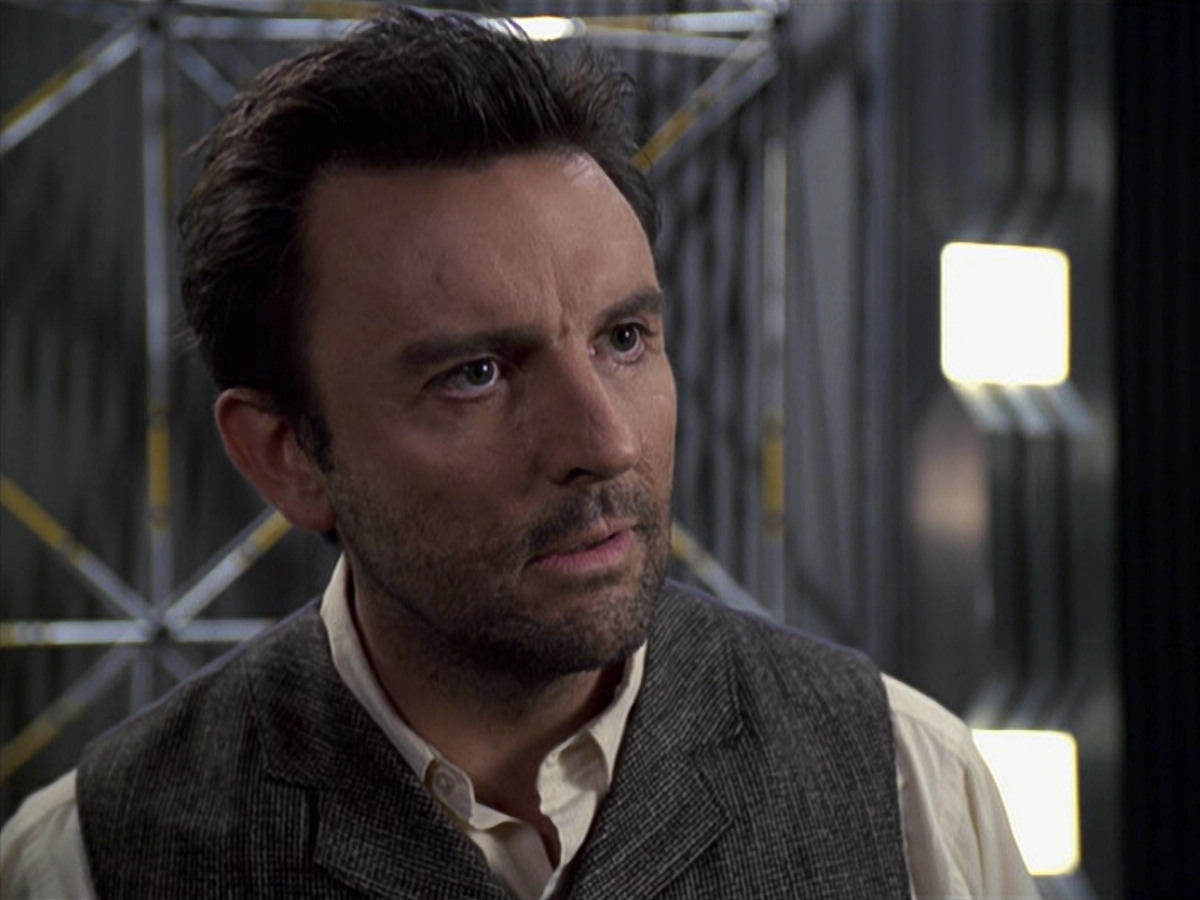 extant_StarTrek_VOY_6x11-FairHaven_03455.jpg