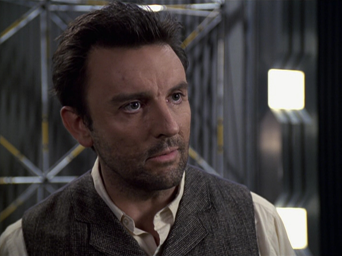 extant_StarTrek_VOY_6x11-FairHaven_03457.jpg