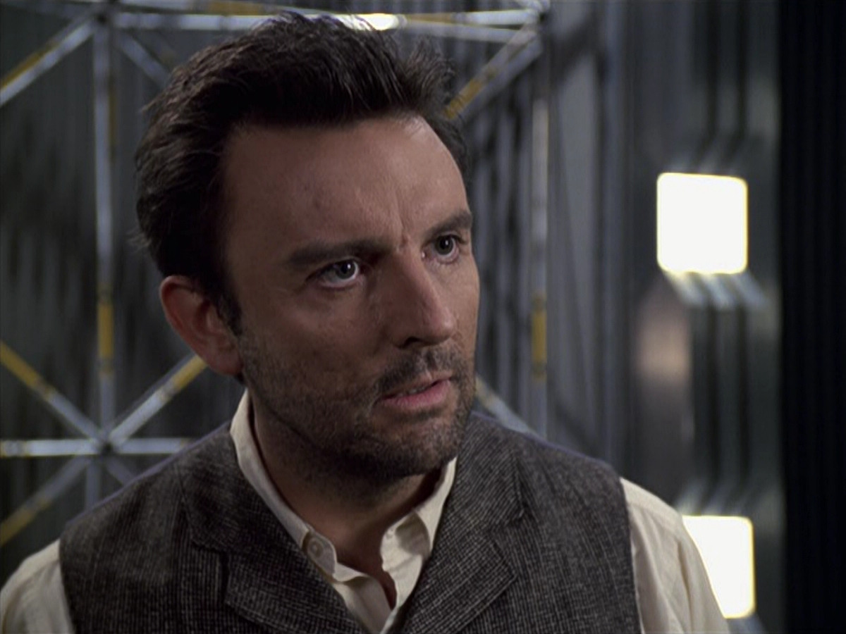 extant_StarTrek_VOY_6x11-FairHaven_03469.jpg