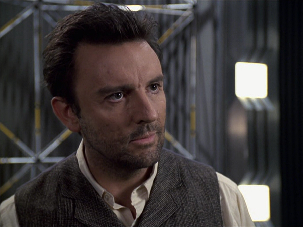 extant_StarTrek_VOY_6x11-FairHaven_03472.jpg