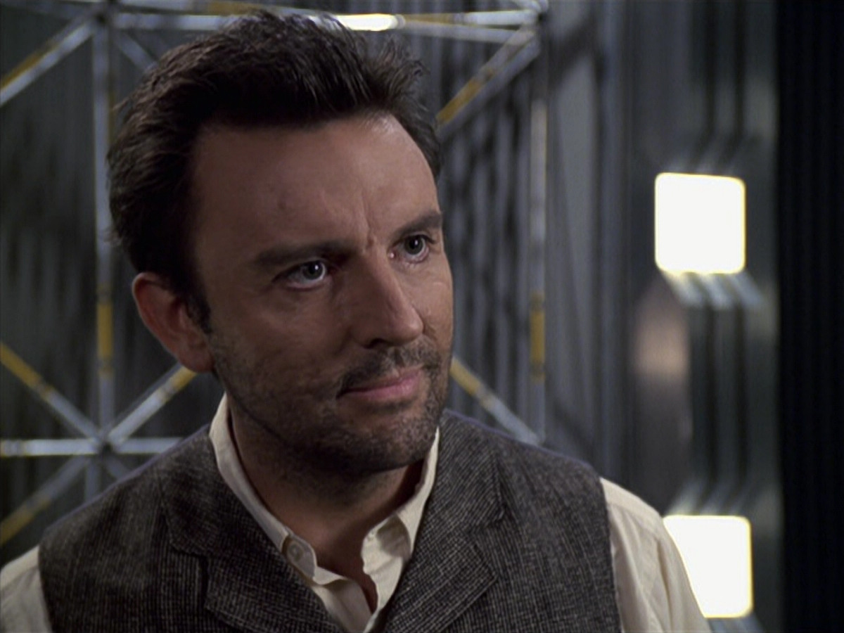 extant_StarTrek_VOY_6x11-FairHaven_03473.jpg