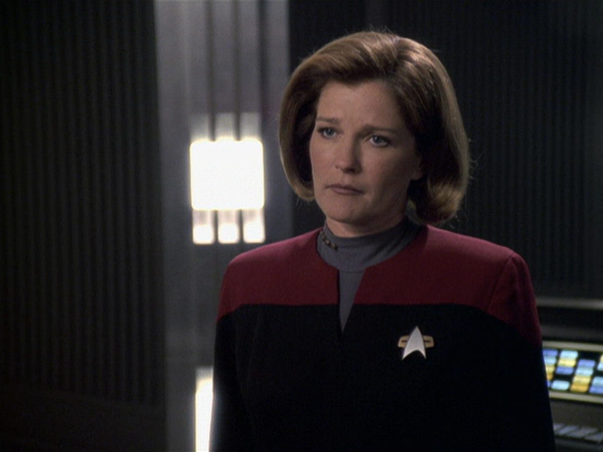 extant_StarTrek_VOY_6x11-FairHaven_03476.jpg