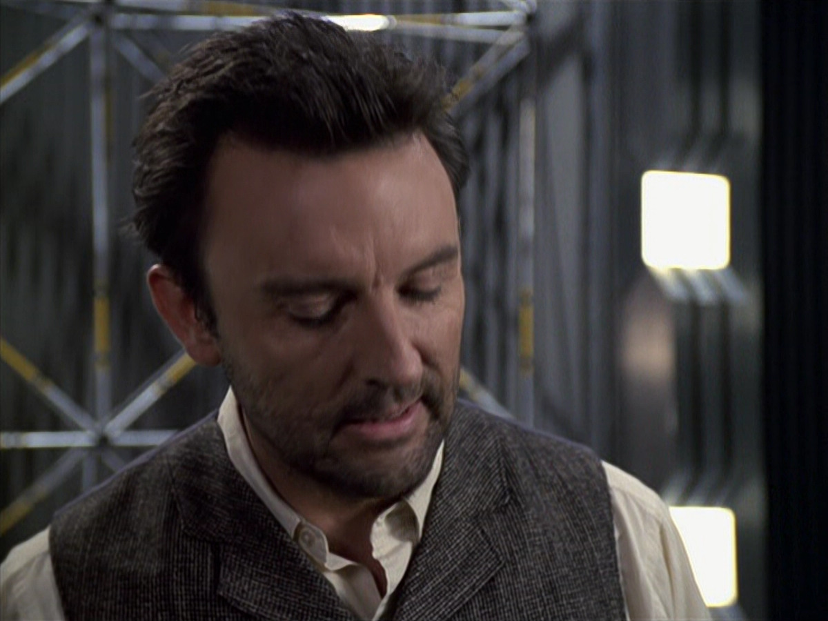 extant_StarTrek_VOY_6x11-FairHaven_03479.jpg