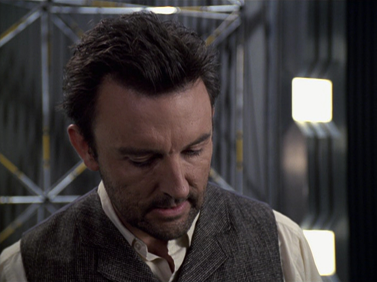 extant_StarTrek_VOY_6x11-FairHaven_03481.jpg