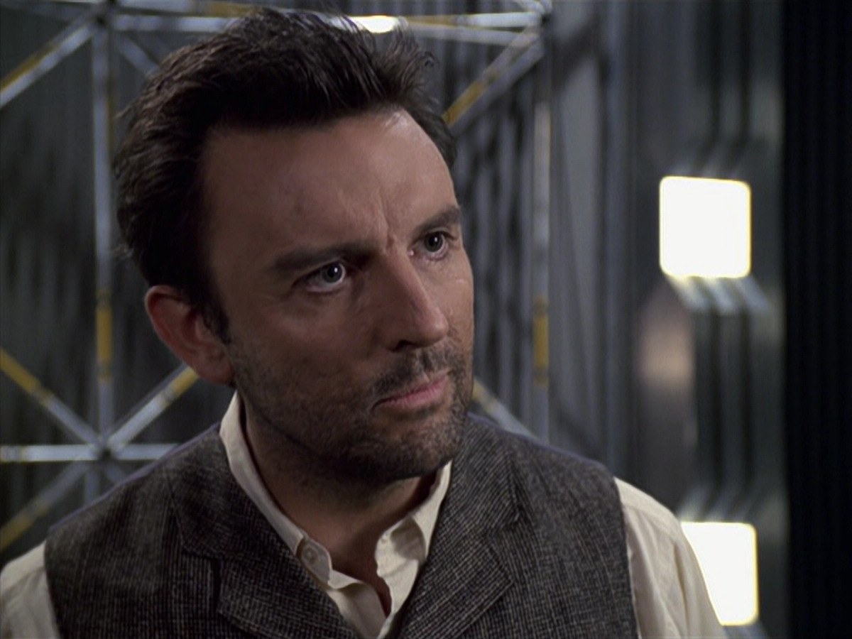 extant_StarTrek_VOY_6x11-FairHaven_03496.jpg