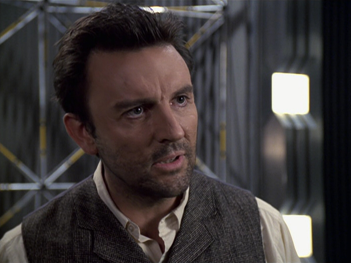 extant_StarTrek_VOY_6x11-FairHaven_03497.jpg