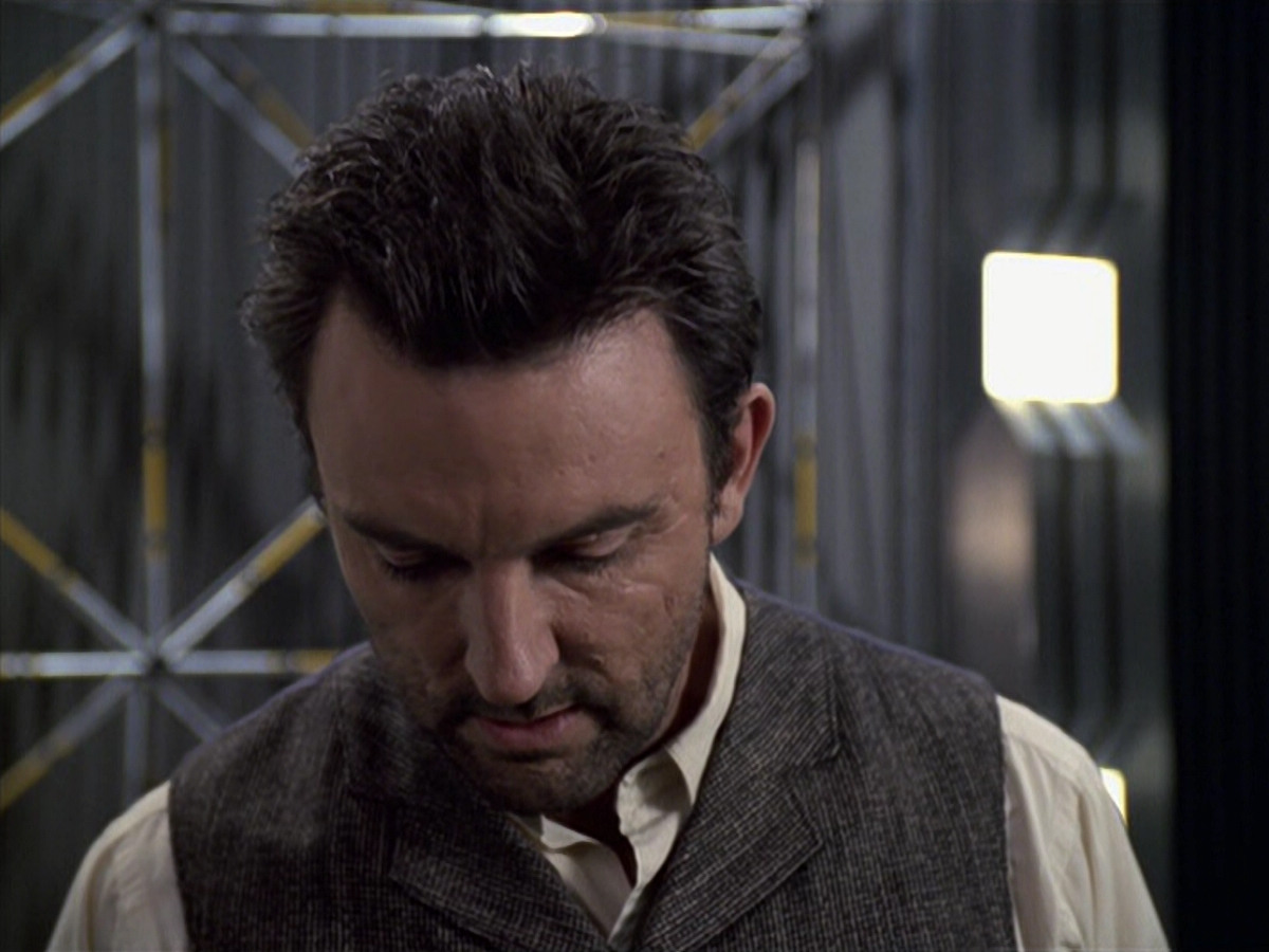 extant_StarTrek_VOY_6x11-FairHaven_03513.jpg