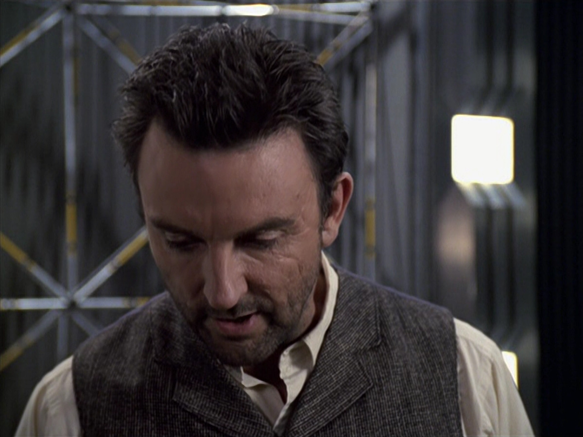 extant_StarTrek_VOY_6x11-FairHaven_03515.jpg