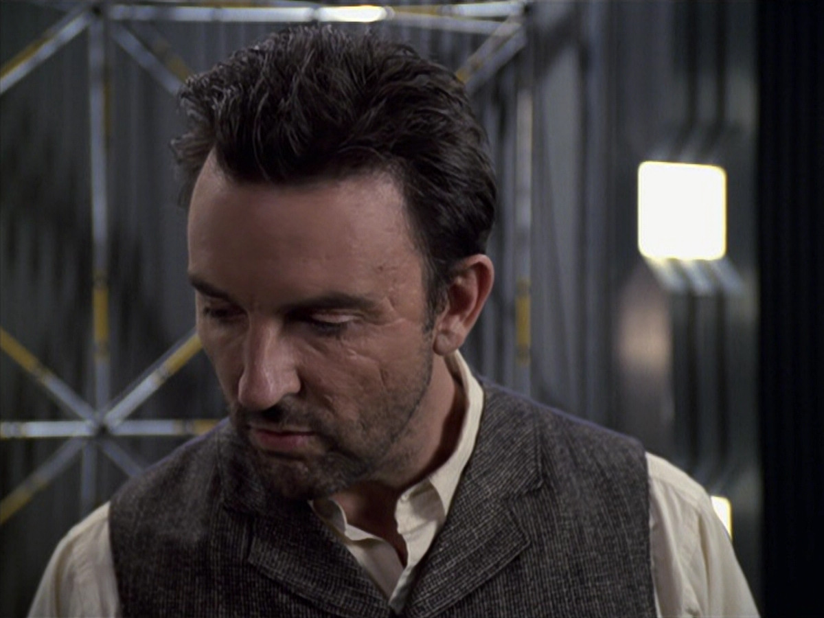 extant_StarTrek_VOY_6x11-FairHaven_03517.jpg