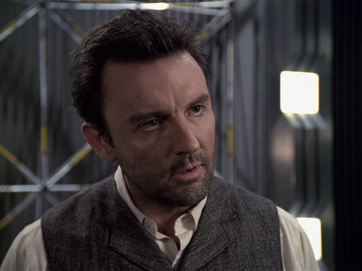 extant_StarTrek_VOY_6x11-FairHaven_03522.jpg