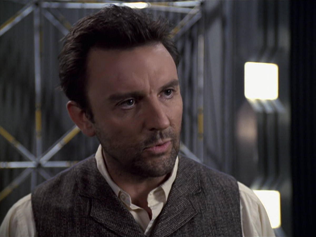 extant_StarTrek_VOY_6x11-FairHaven_03523.jpg