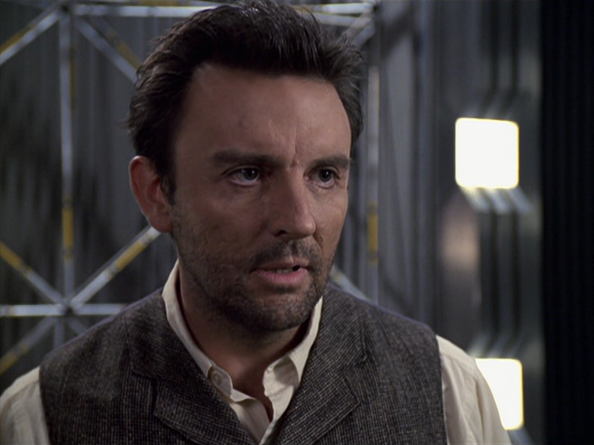 extant_StarTrek_VOY_6x11-FairHaven_03527.jpg