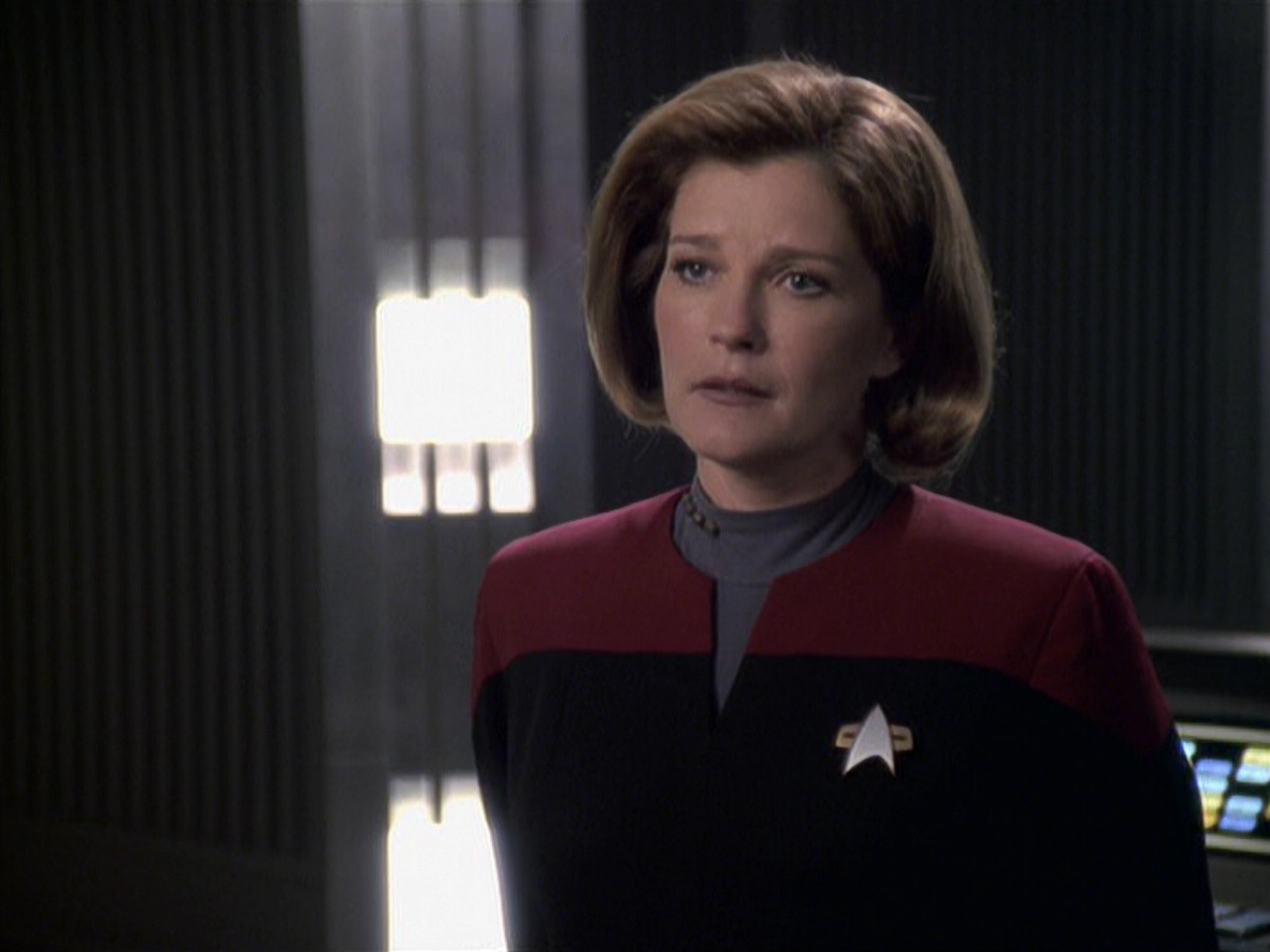 extant_StarTrek_VOY_6x11-FairHaven_03533.jpg
