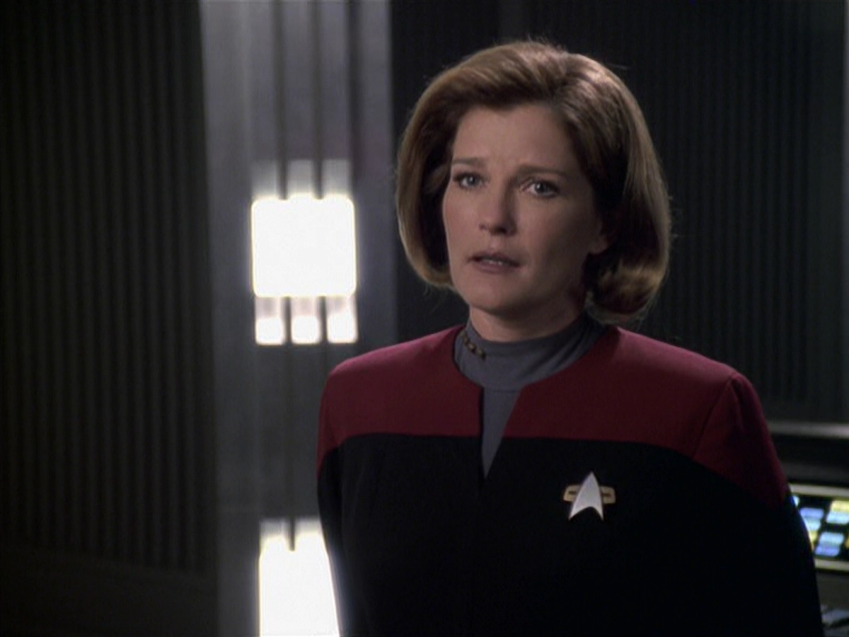 extant_StarTrek_VOY_6x11-FairHaven_03537.jpg