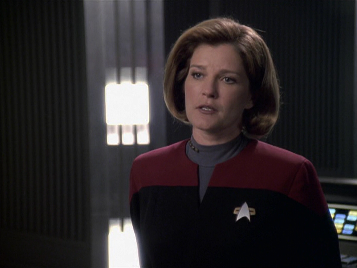 extant_StarTrek_VOY_6x11-FairHaven_03544.jpg