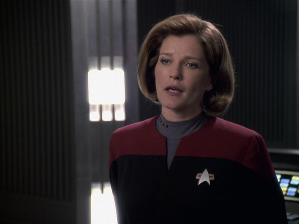 extant_StarTrek_VOY_6x11-FairHaven_03545.jpg