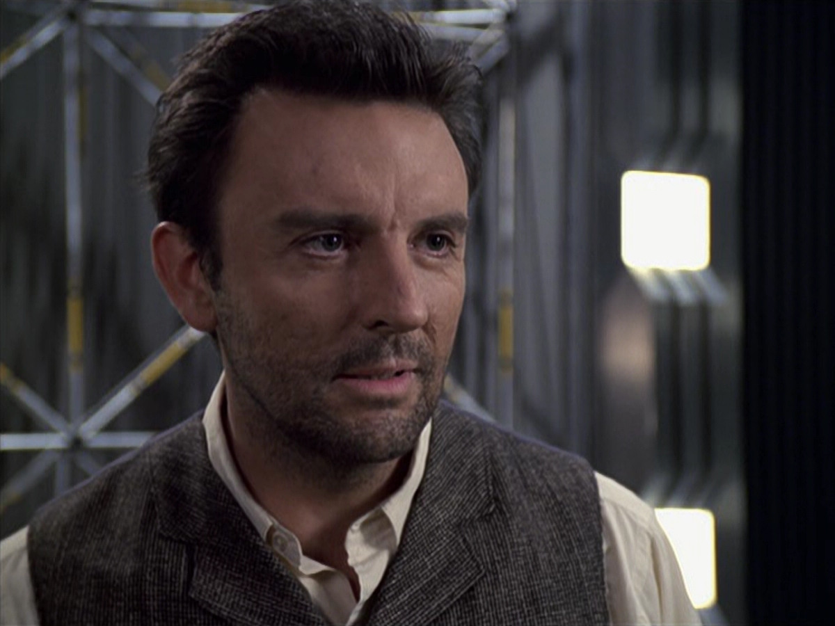 extant_StarTrek_VOY_6x11-FairHaven_03551.jpg